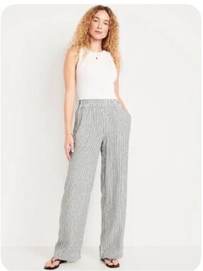Old Navy Women Blue and White Line Blend Pant.